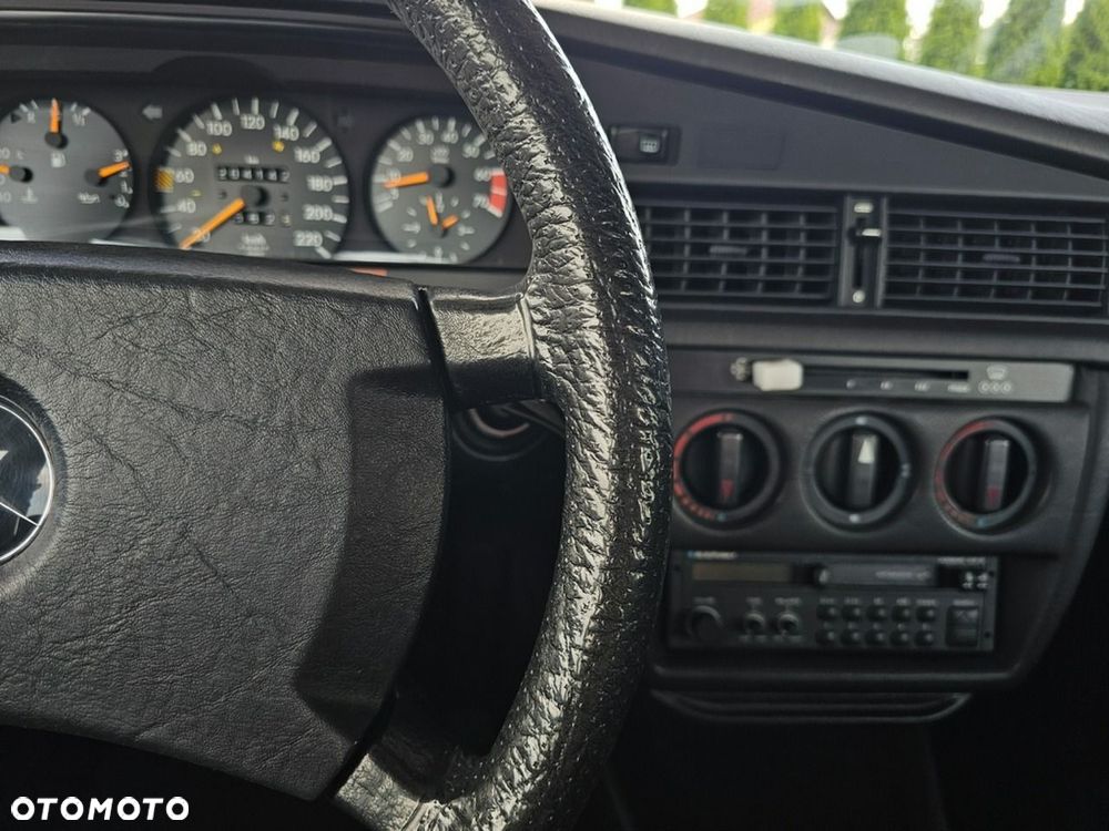 Mercedes-Benz W201 (190) - 17