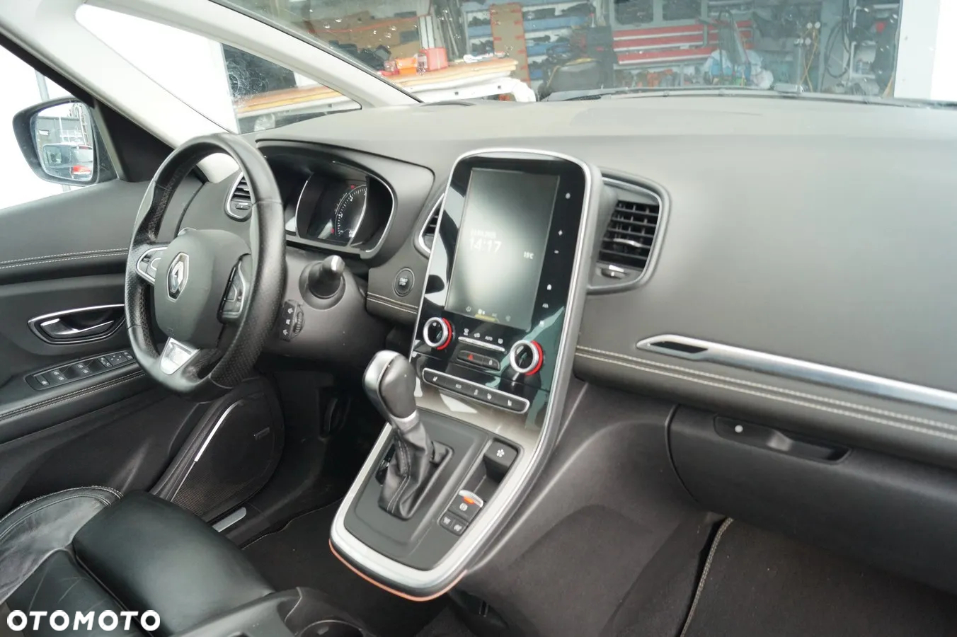 Renault Grand Scenic - 32