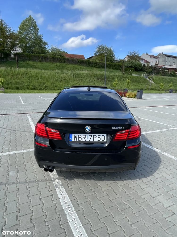BMW Seria 5 528i - 12