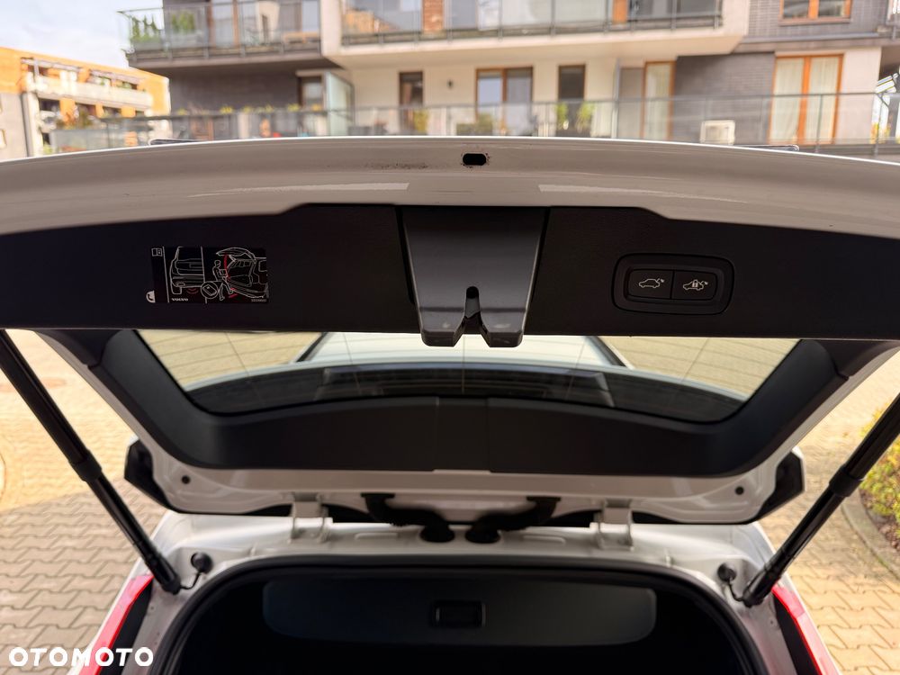 Volvo V60 D4 R-Design - 15