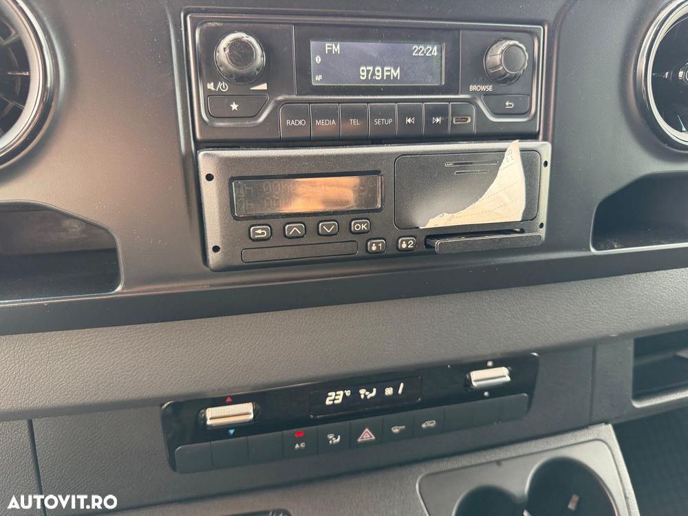 Mercedes-Benz Sprinter - 14