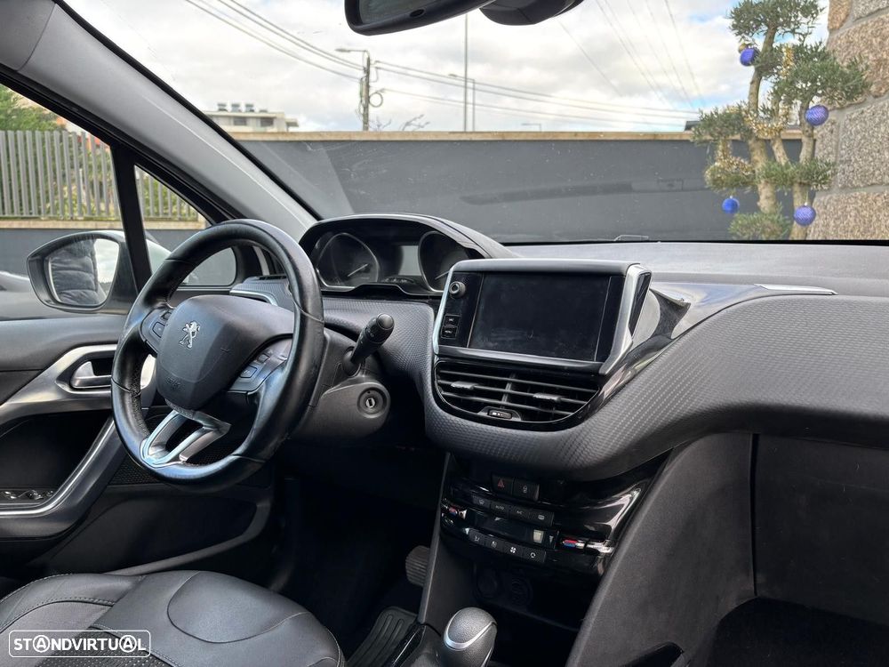 Peugeot 2008 1.2 PureTech Allure EAT6 - 15