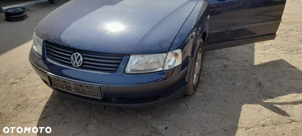 VW PASSAT B5 zderzak przedni - 1