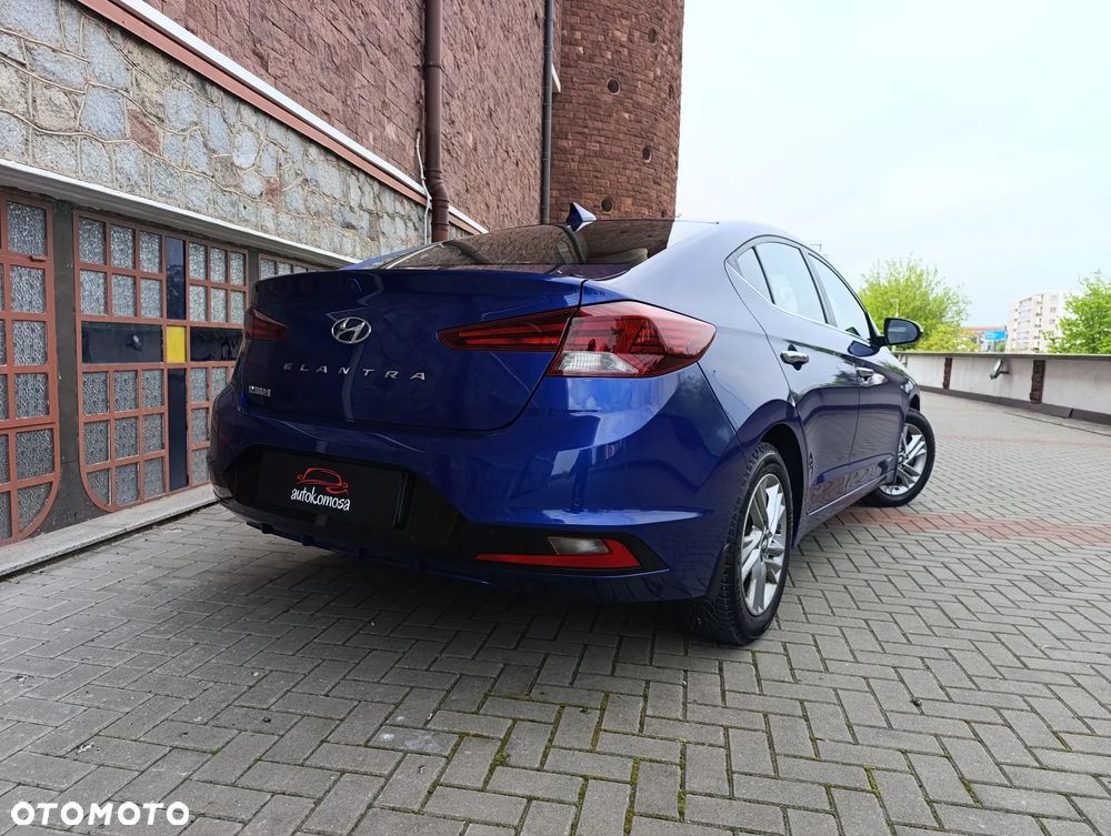 Hyundai Elantra 1.6 Comfort - 11