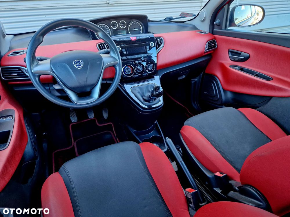 Lancia Ypsilon 1.2 8V Black&Red S&S - 24