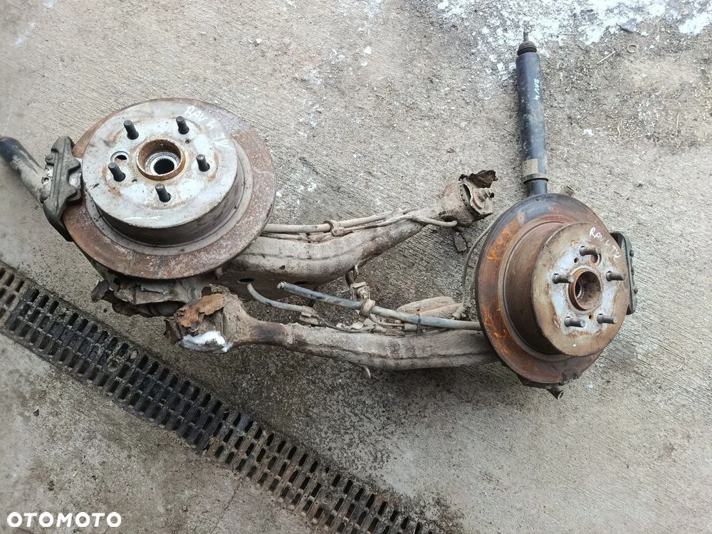 Zwrotnica tył prawa lewa toyota rav4 2 2.0D - 1