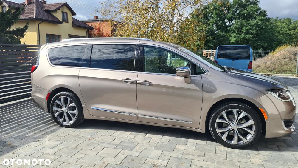 Chrysler Pacifica - 6