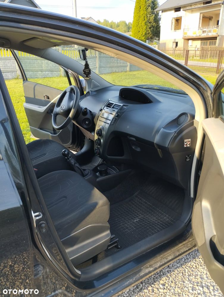 Toyota Yaris - 8