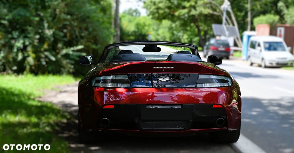 Aston Martin Vantage - 7