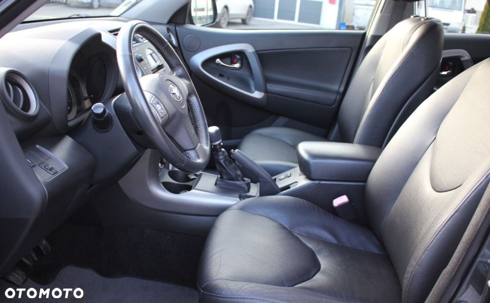 Toyota RAV4 - 10
