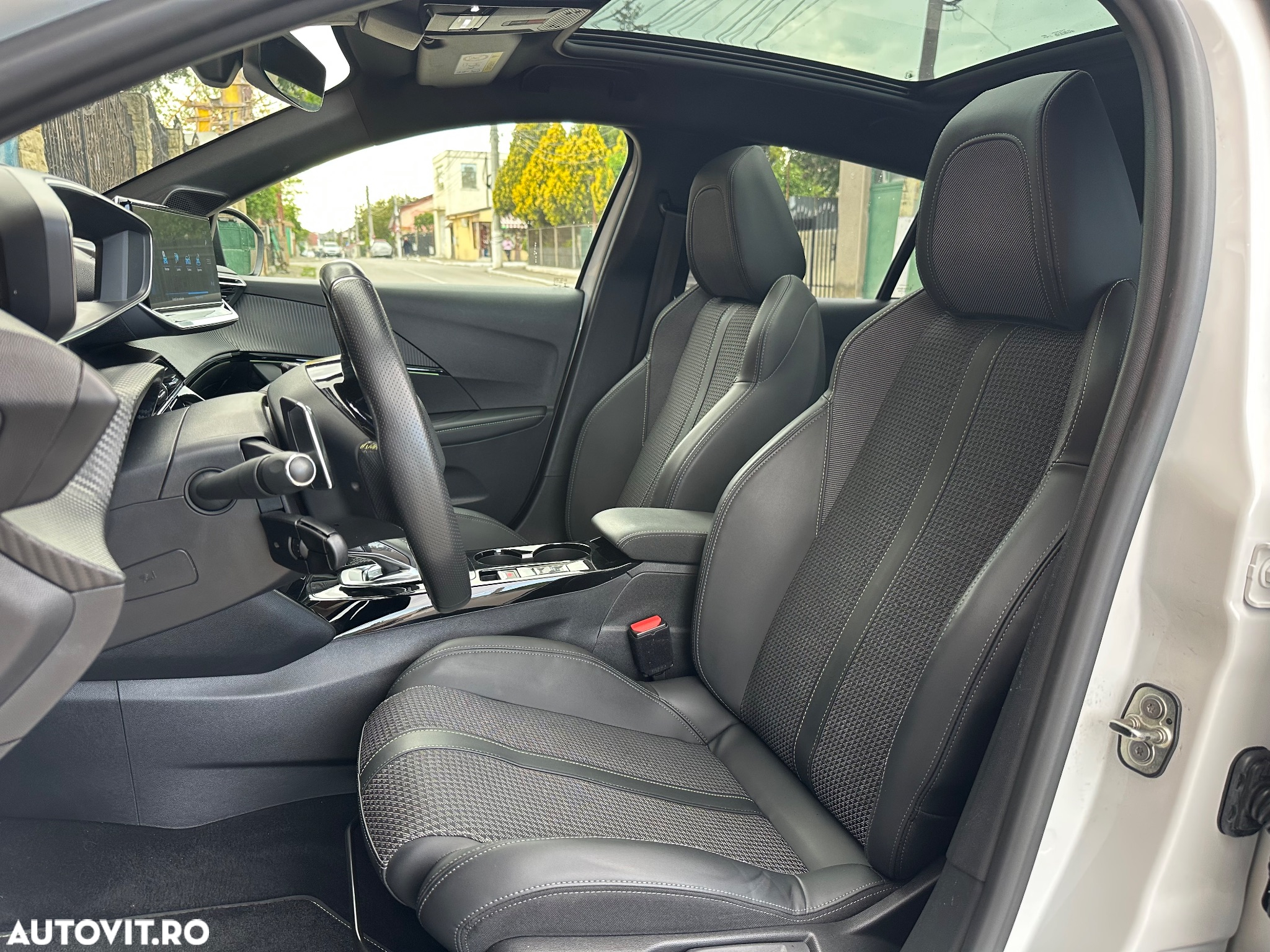 Peugeot 208 PureTech 130 EAT8 GT - 33