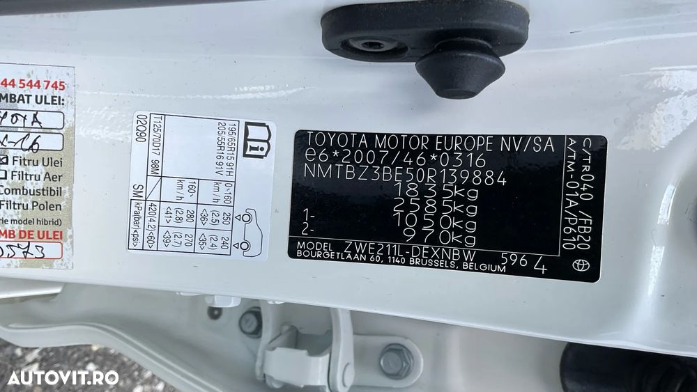 Toyota Corolla 1.8 HSD Business - 38