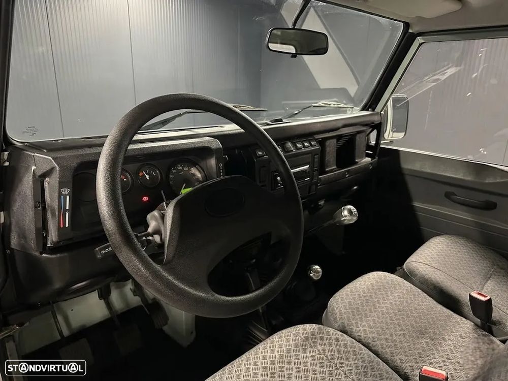 Land Rover Defender 90 2.5 Td5 Soft Top - 6