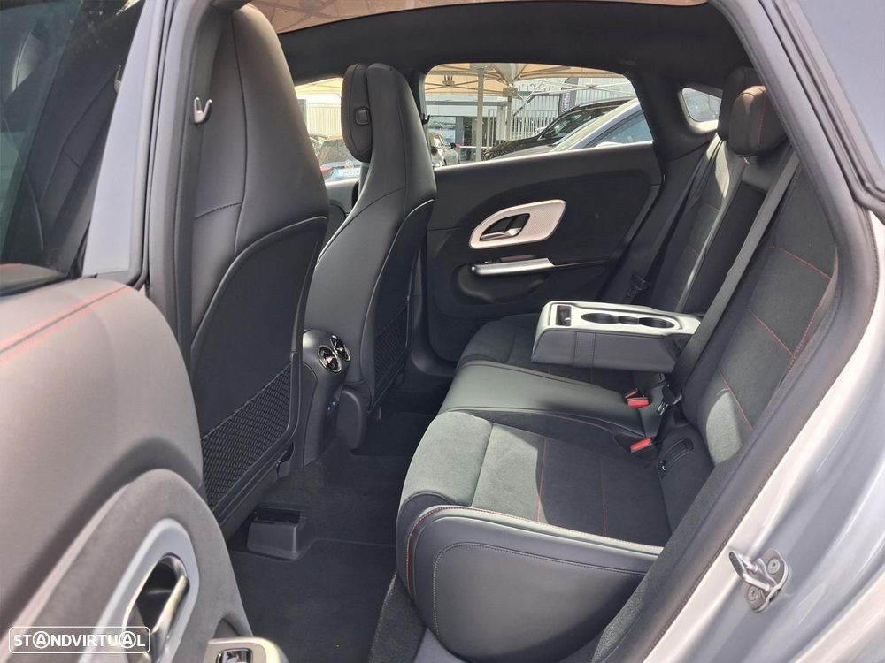 Mercedes-Benz CLA 220 Standard - 13
