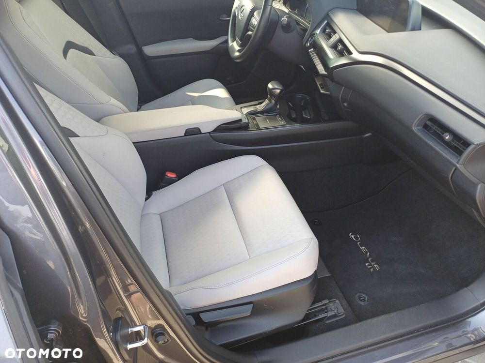 Lexus UX - 20