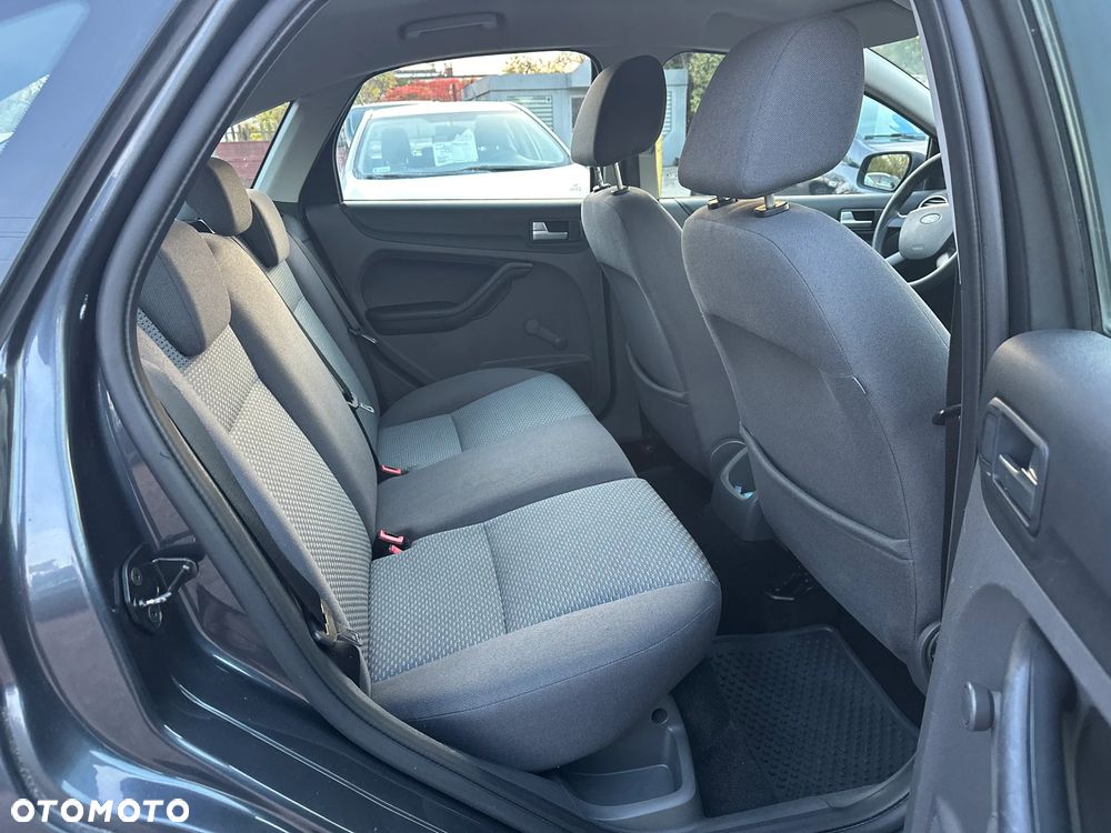 Ford Focus Ambiente - 26