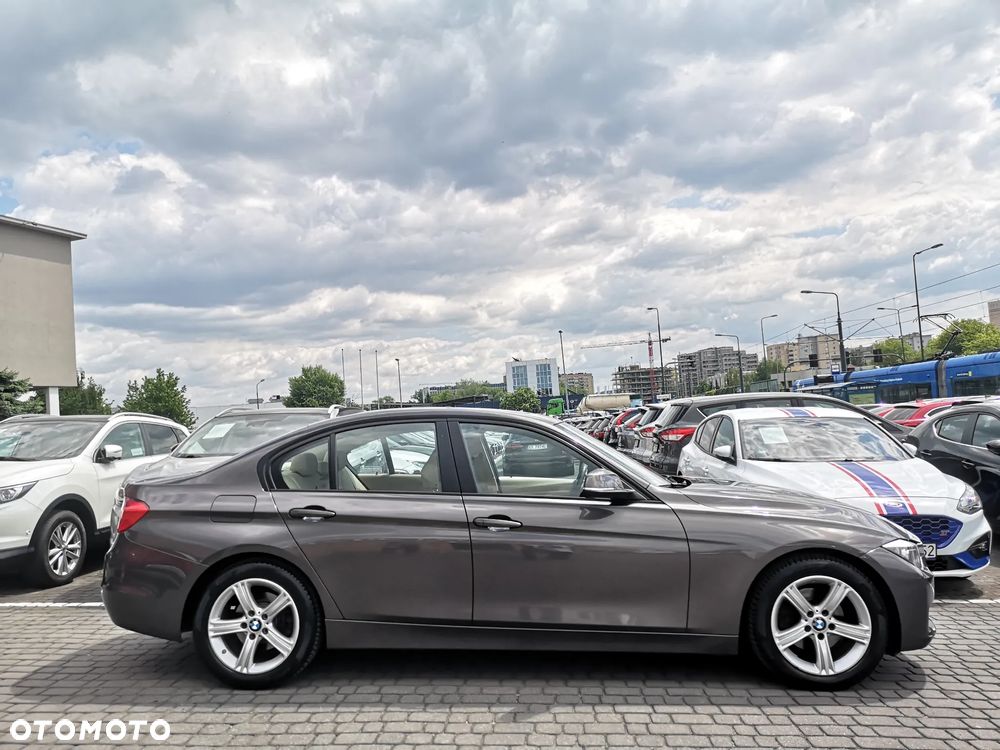 BMW Seria 3 320i Luxury Line - 5