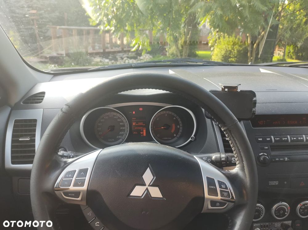 Mitsubishi Outlander - 3