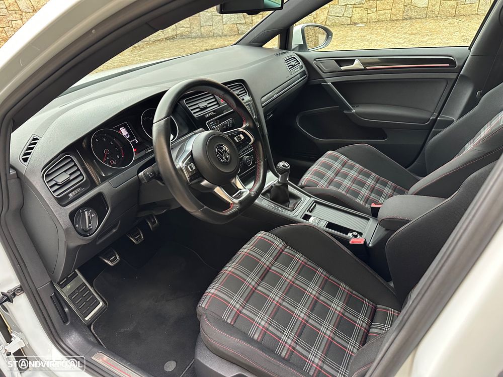 VW Golf 2.0 TSi GTi Performance - 15