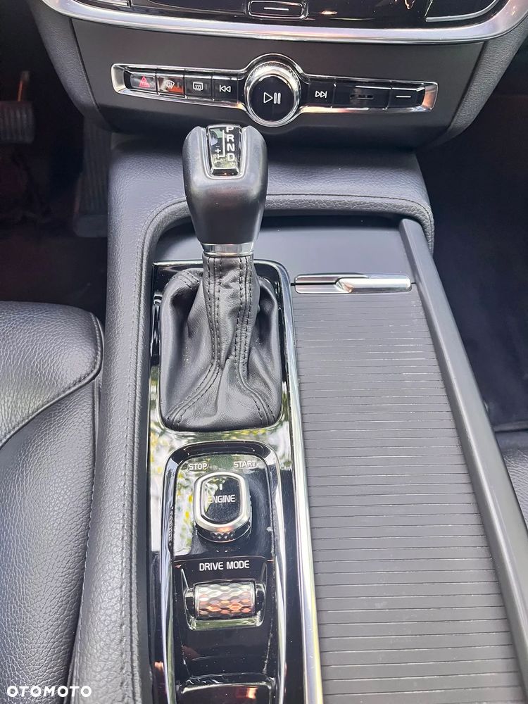 Volvo V90 D4 Momentum - 8