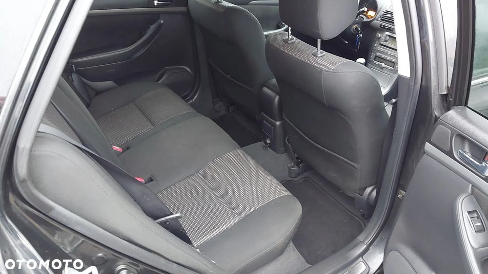 Toyota Avensis 2.2 D-CAT Sol - 9