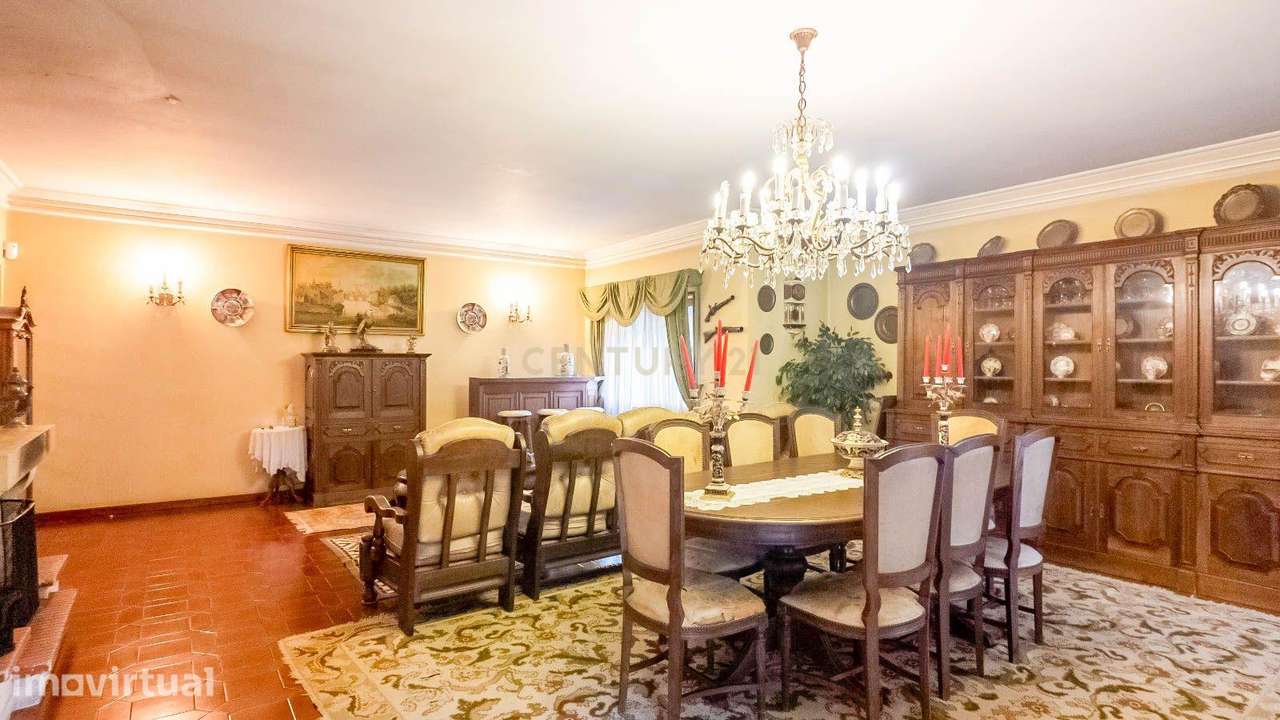 Moradia Isolada de 4 Frentes com Elevado Potencial em Penafiel - Grande imagem: 2/31