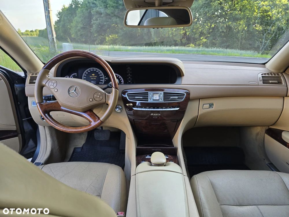 Mercedes-Benz CL 500 4-Matic BlueEff - 24