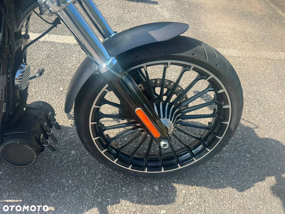 Harley-Davidson Softail Breakout - 7