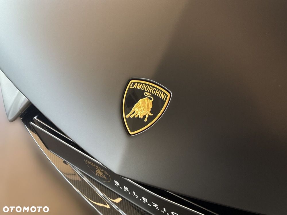 Lamborghini Revuelto - 8