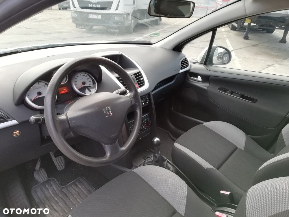 Peugeot 207 1.4 16V Presence - 14