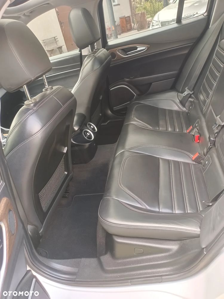 Alfa Romeo Giulia 2.0 Turbo 16V AT8 Veloce Ti - 11