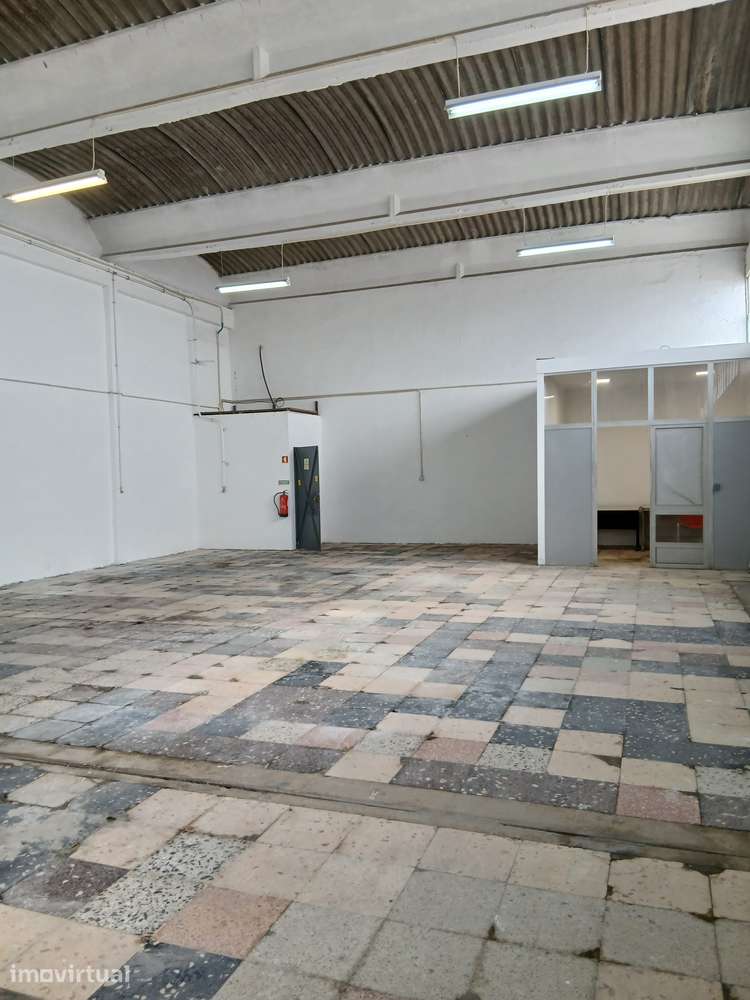 Armazém de 420m² em Camarate, pronto a usar - Grande imagem: 3/7