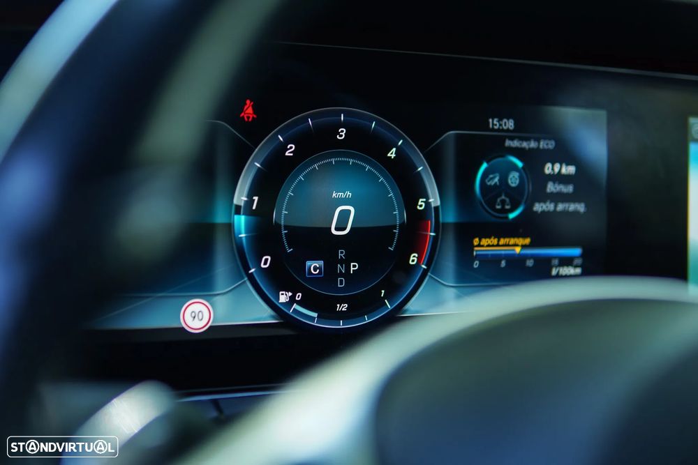 Mercedes-Benz E 220 d AMG Line - 24