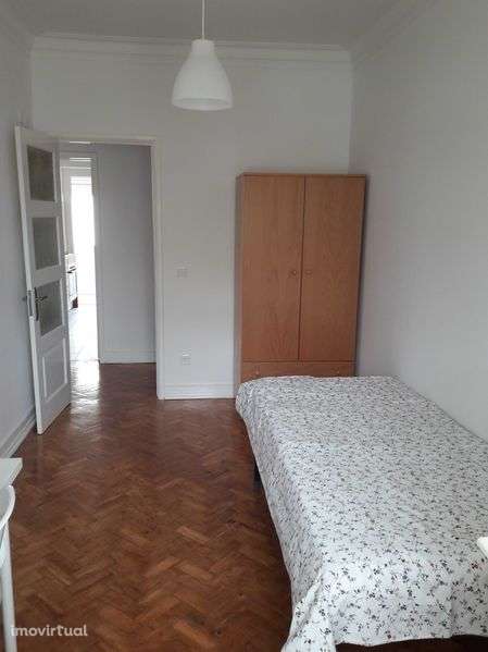 Apartamento junto à estação Roma-Areeiro - Grande imagem: 3/12