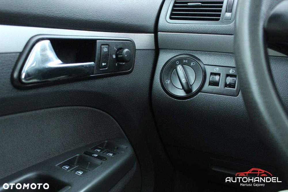 Volkswagen Touran - 11