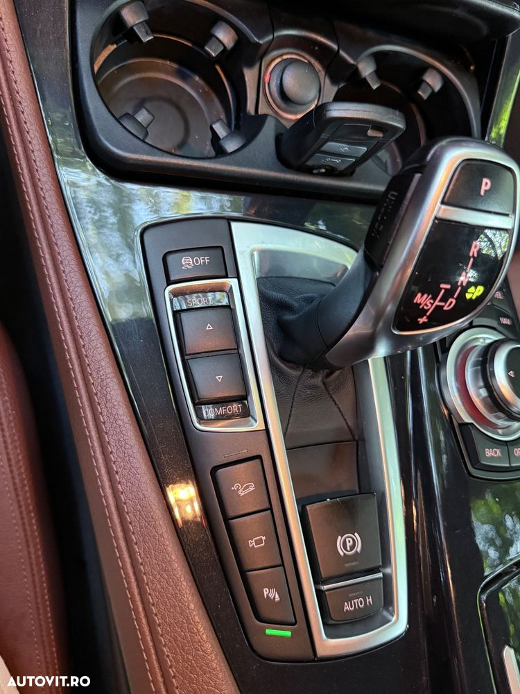 BMW Seria 5 525d xDrive AT - 28