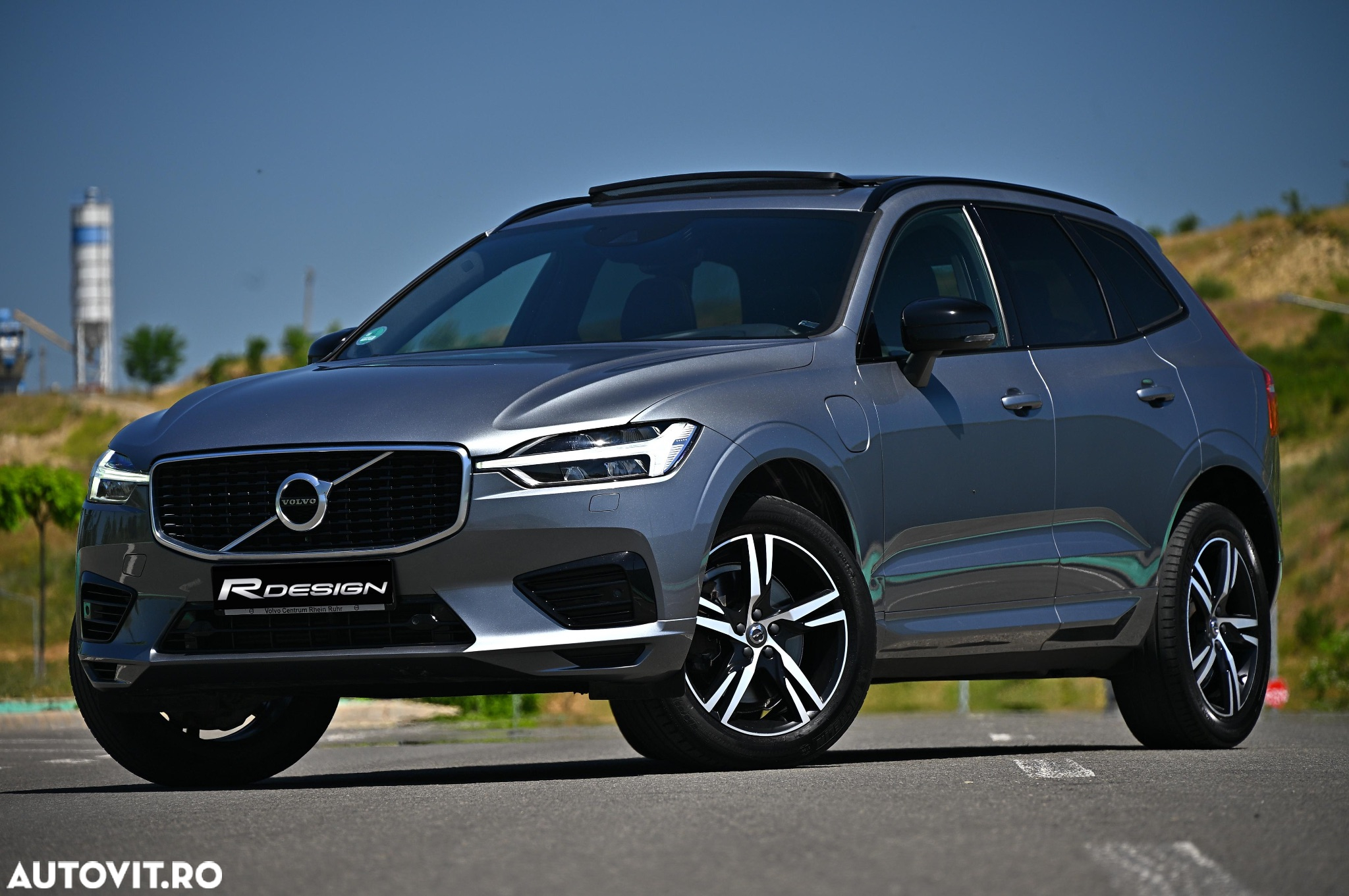 Volvo XC 60 Recharge T8 Twin Engine eAWD R-Design - 4