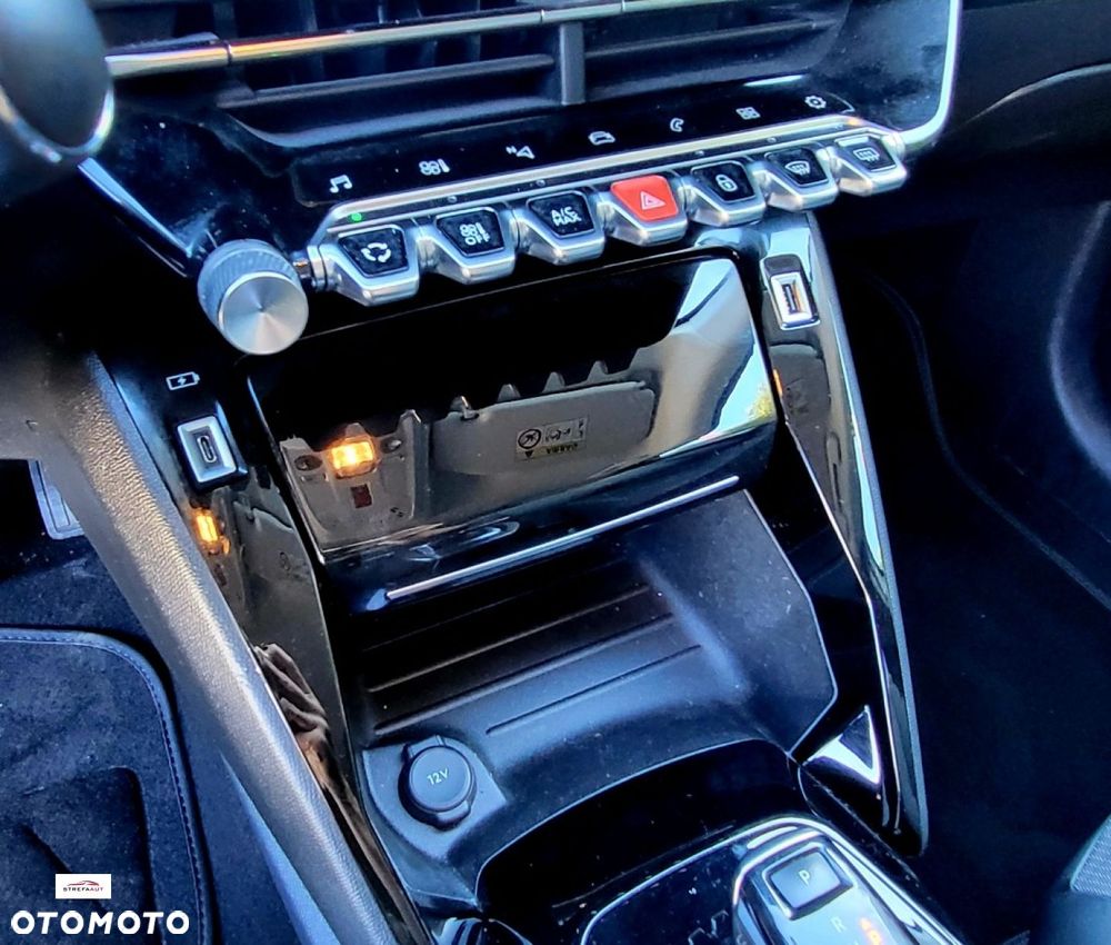 Peugeot 208 - 24