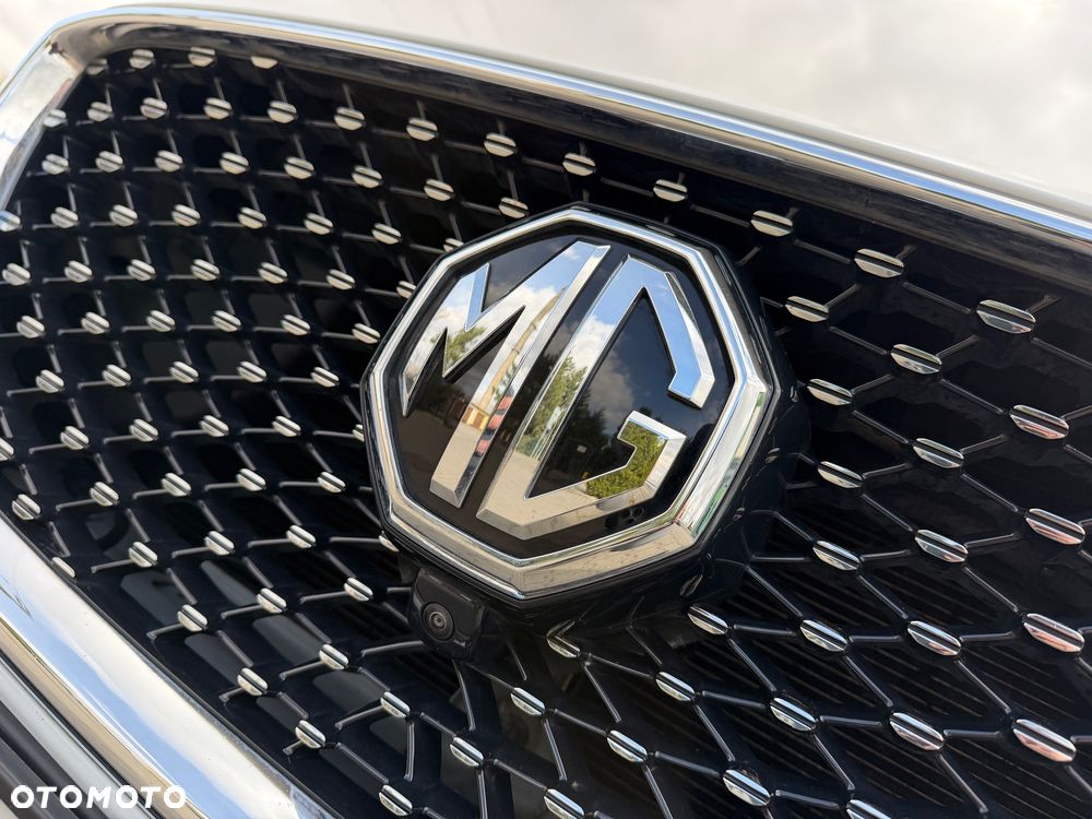 MG EHS Luxury - 20