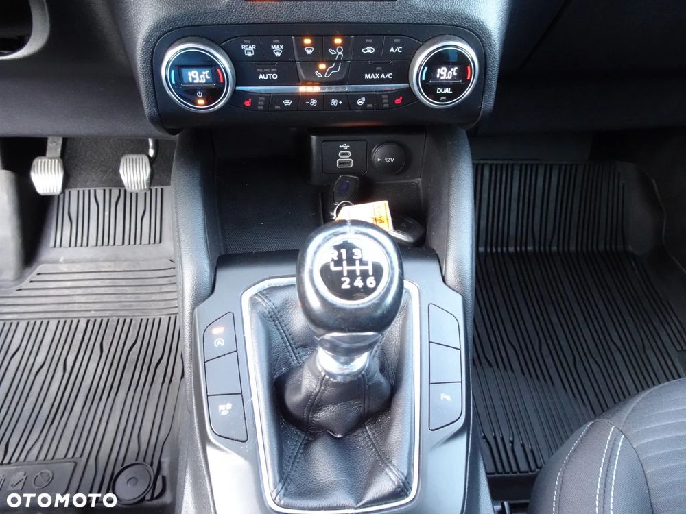 Ford Kuga 1.5 EcoBoost FWD Titanium - 38