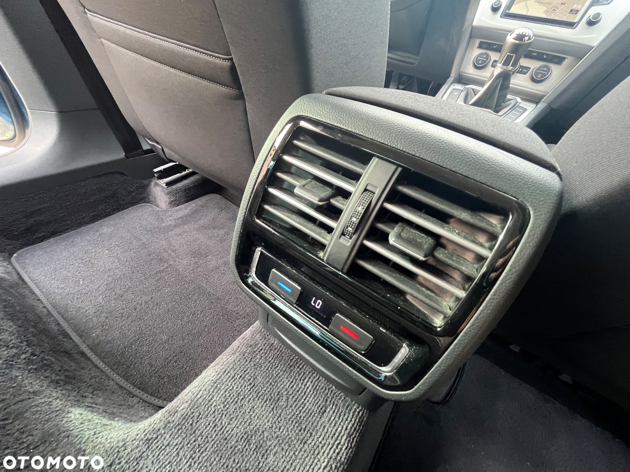 Volkswagen Passat - 30