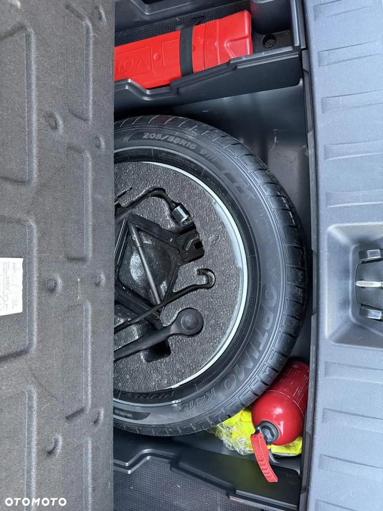 Hyundai i30 i30cw 1.6 CRDi FIFA WM Edition - 16