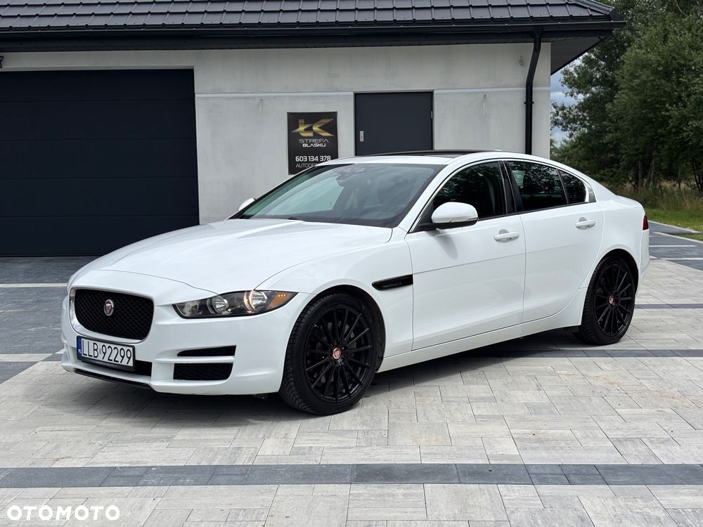 Jaguar XE 2.0 T Prestige - 3