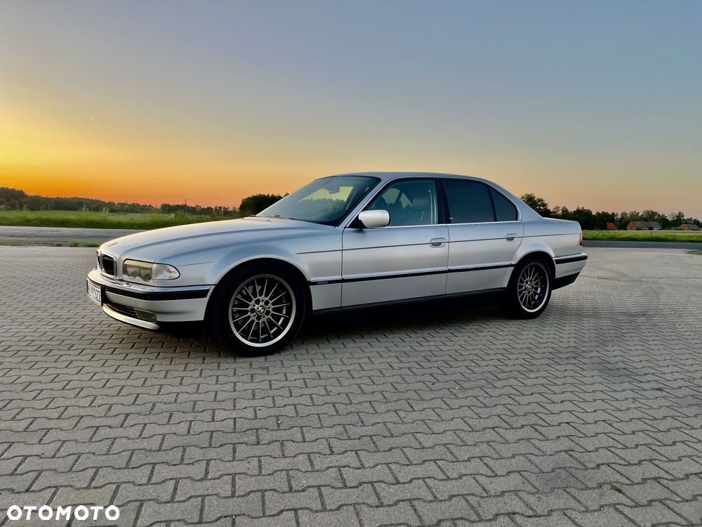 BMW Seria 7 735i L - 5