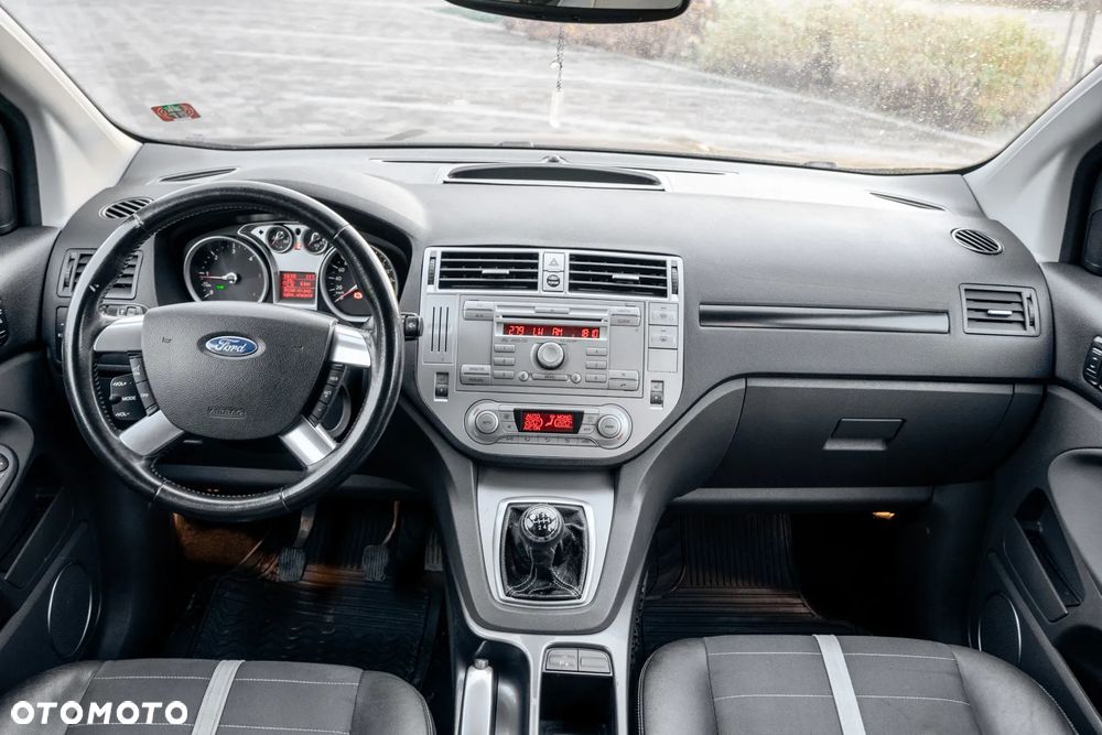 Ford Kuga 2.0 TDCi 4x4 Titanium - 36