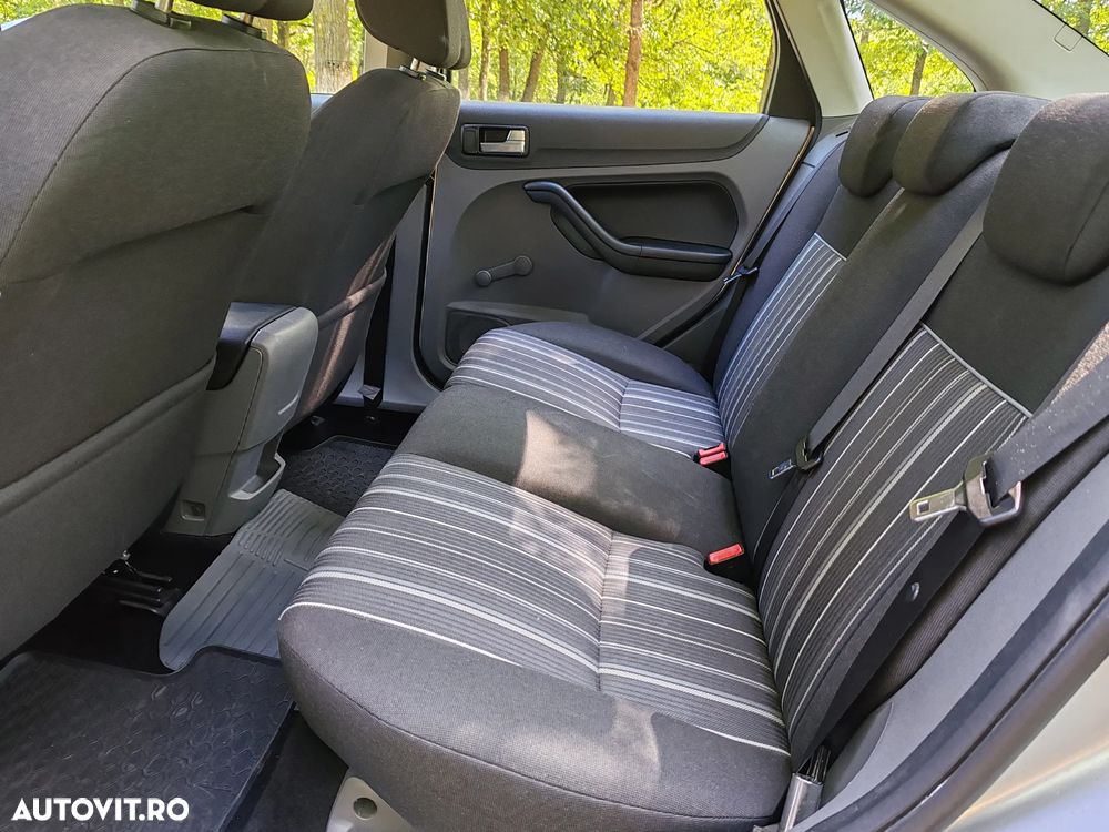 Ford Focus 1.6i Trend - 7