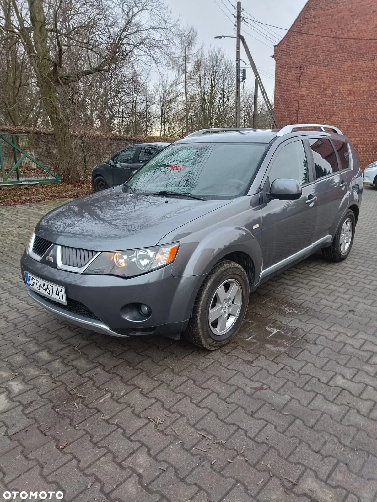 Mitsubishi Outlander - 2
