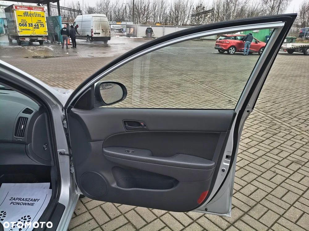 Hyundai i30 1.6 blue Classic - 32