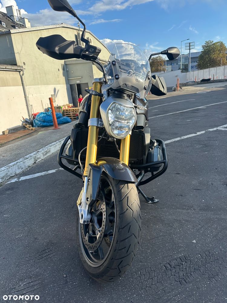 BMW R - 1