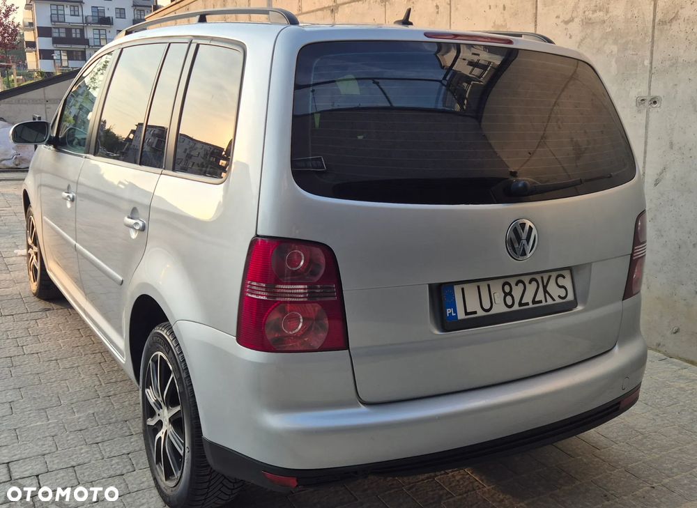 Volkswagen Touran - 5